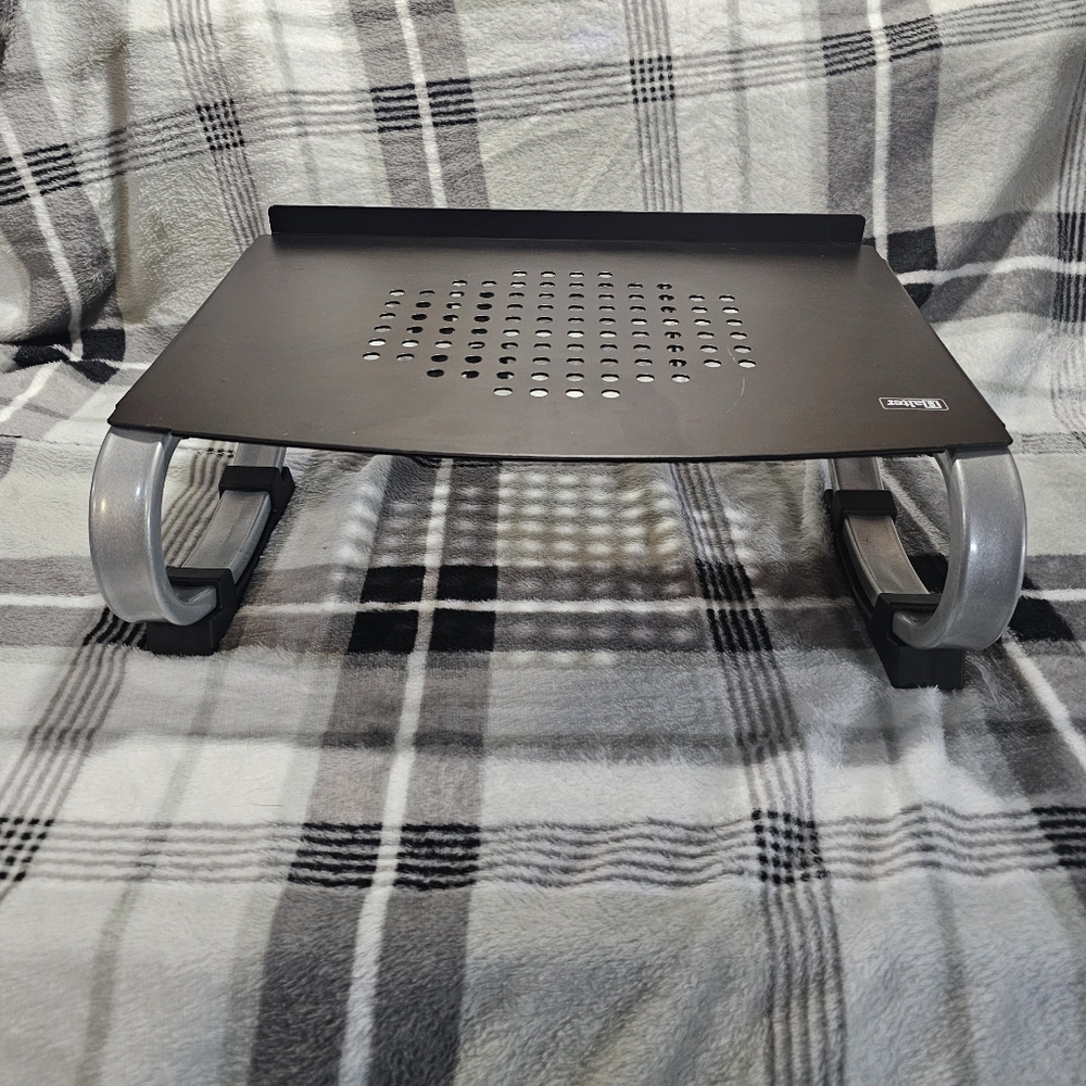 EUC - Halter Table - Picture 6 of 14